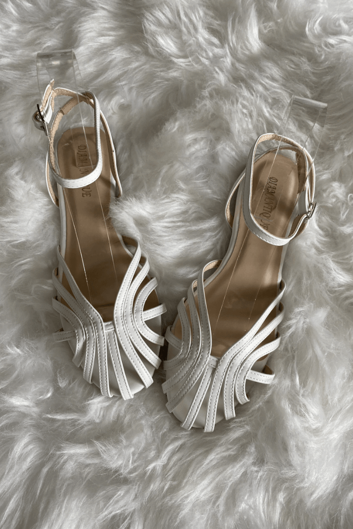 Victoria | Sandalias con adornos dorados